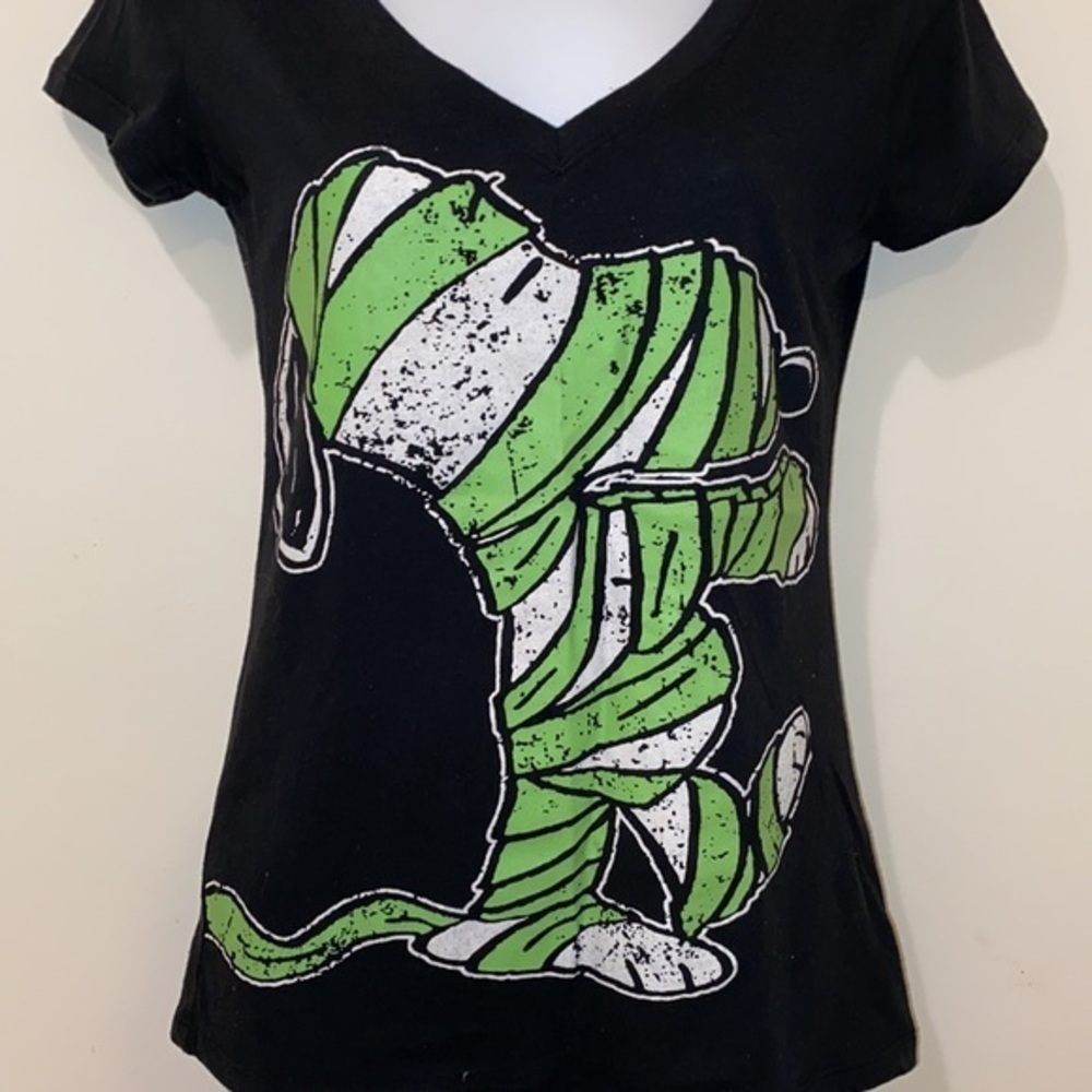 Women’s Peanuts Black Snoopy Mummy V-Neck Tee - Picture 5 of 9